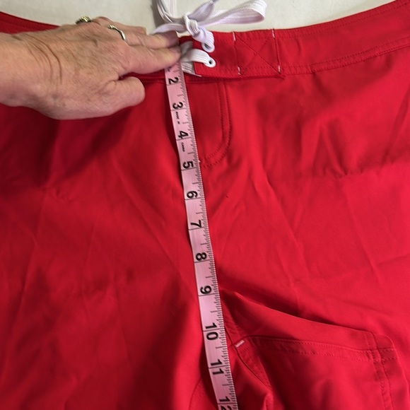 MAUI RIPPERS WOMENS LIGHTWEIGHT STRETH DRAWSTRING RED BOARD SHORTS SZ 8 - Picture 13 of 16